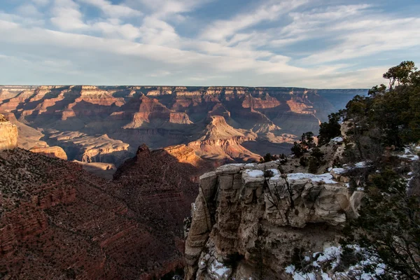 Grand Canyonin eteläreunus — kuvapankkivalokuva