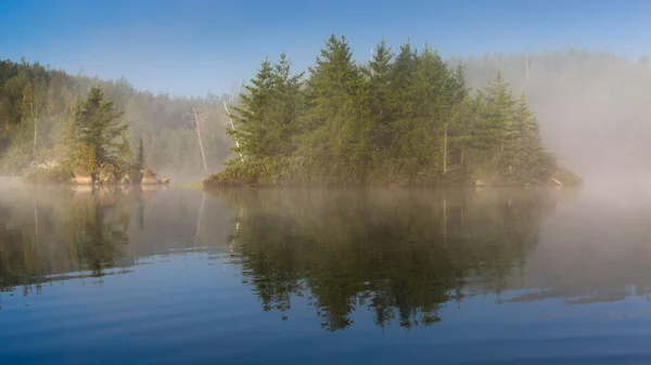 Nebel über einem See — Stockfoto