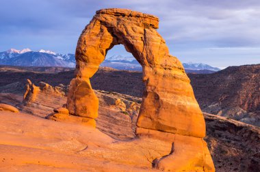 gün batımında hassas arch