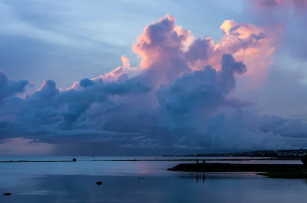 Západ slunce na Sunabe Beach — Stock fotografie