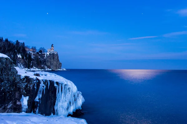 Split Rock Lighthouse pod księżycem — Zdjęcie stockowe