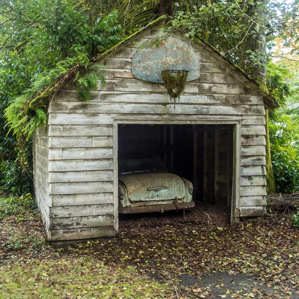 Un garage dans la forêt tropicale olympique — Photo