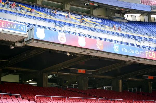 Fc 바르셀로나의 경기장 내 광고 판 — 스톡 사진