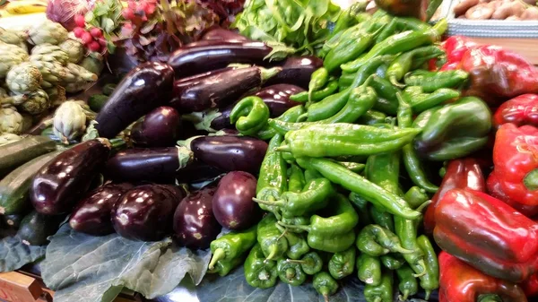 Obst und Gemüse vermarkten — Stockfoto