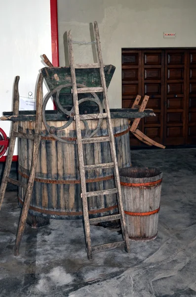 Processo de fermentação do vinho em garrafões — Fotografia de Stock