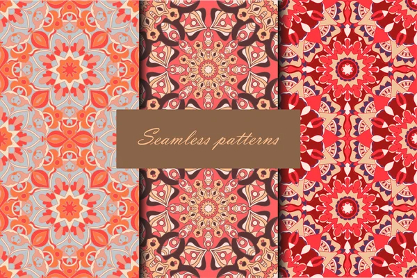 Set met drie naadloze patronen. Decoratieve vintage patronen met mandala's. Vector achtergronden — Stockvector