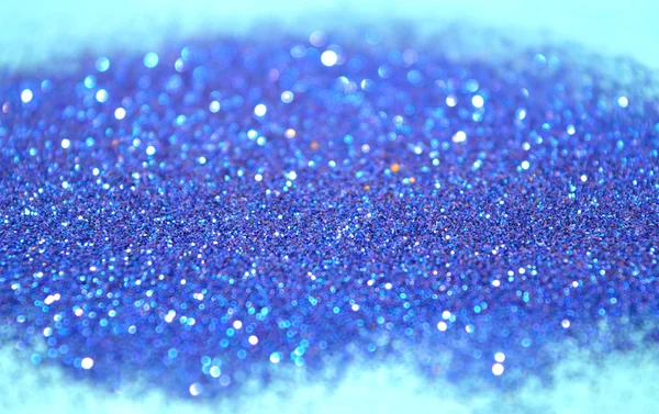 Fond flou de paillettes bleues scintille sur la surface bleue — Photo