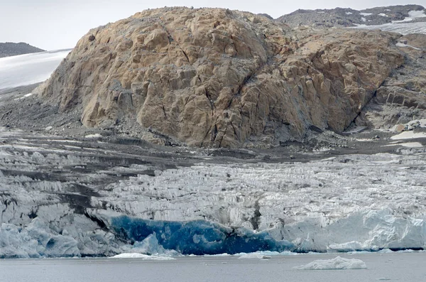 Frente Glaciar Derritiéndose Una Montaña Que Hace Algunos Años Estaba —  Fotos de Stock