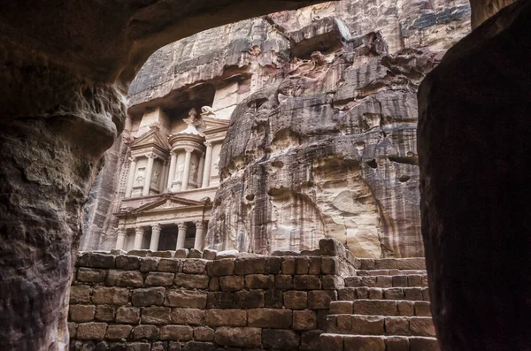 Фасад Казны Древнем Городе Петра — стоковое фото