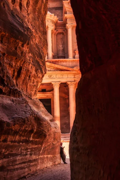 Blick Auf Die Schatzkammer Von Der Engen Schlucht Des Siq — Stockfoto