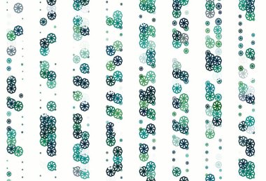 Açık mavi, parlak kar taneleriyle yeşil vektör düzeni. Bulanık arkaplanda kar ve eğim. Bu kalıp yeni yıl broşürleri için kullanılabilir.