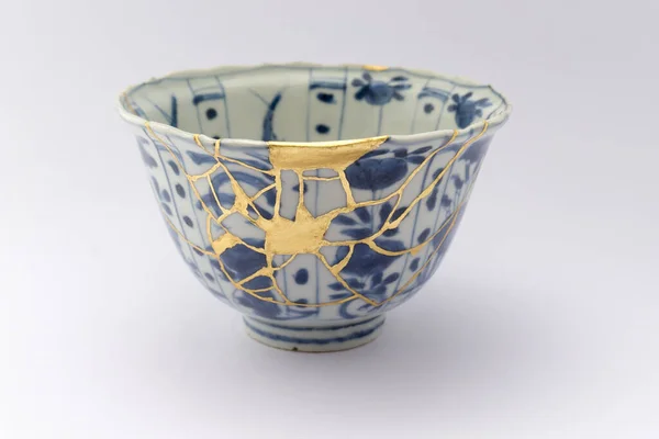 Kintsugi Weiß Und Blau Antik Kintsukuroi Restaurierung Von Echtem Gold — Stockfoto