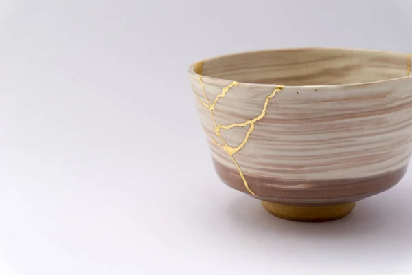 Kintsugi Japanische Beige Teetasse Goldrisse Antike Japanische Restaurierungstechnik Japanische Teezeremonie Stockfoto