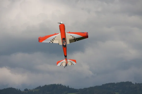 Aeronaves - Modelo Aeronaves - acrobacias de ala baja —  Fotos de Stock