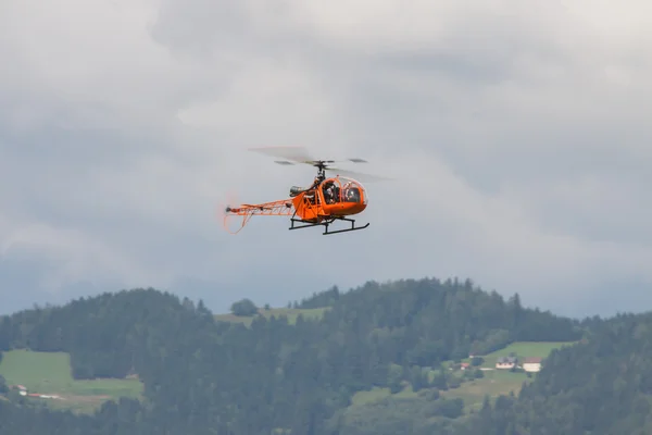 Wojskowy helikopter - helikopter - armia - model helikoptera — Zdjęcie stockowe