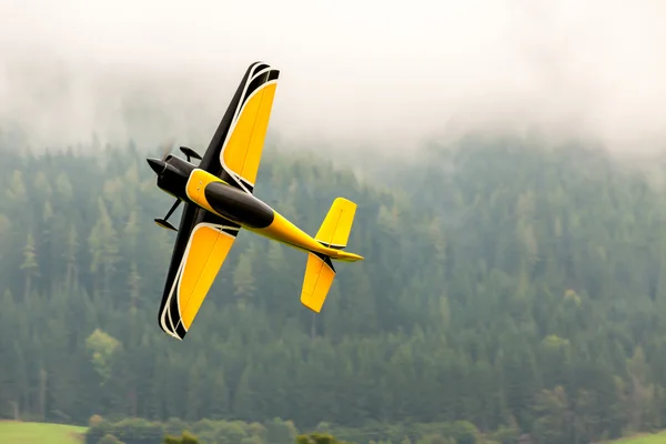 Vliegtuigen - modelvliegtuigen - lage vleugel aerobatics — Stockfoto