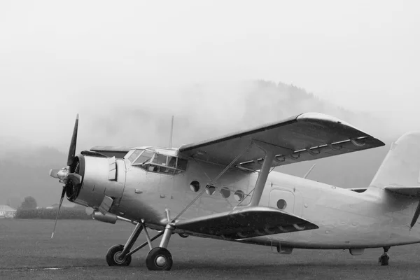 Doppeldecker - Modell Doppeldecker - Flugzeug — Stockfoto