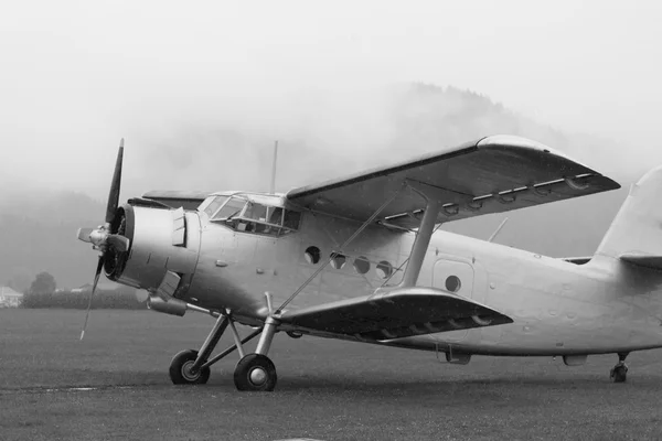 Çift katlı - Model çift kanatlı - uçak — Stok fotoğraf