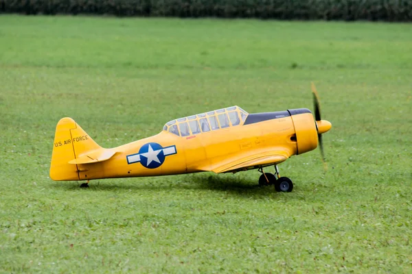 Aeronaves - Modelo Aeronaves - acrobacias de ala baja —  Fotos de Stock