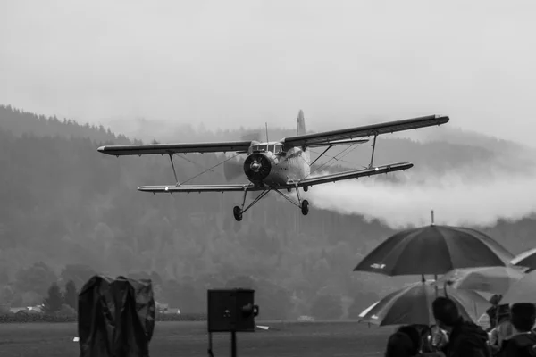 Double pont - biplan modèle - avion — Photo