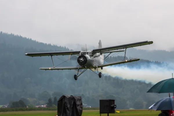 Double pont - biplan modèle - avion — Photo