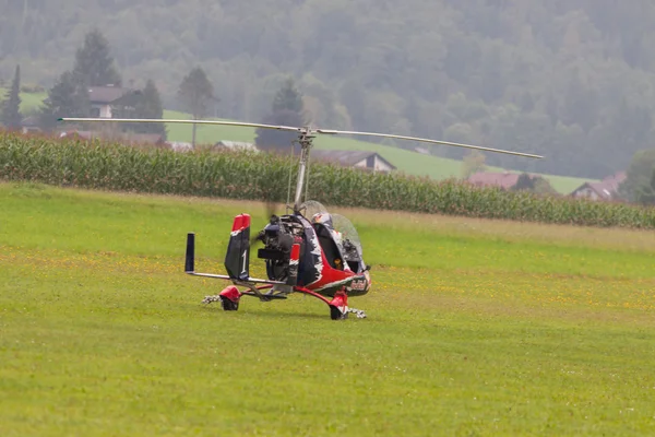 Tragschrauber Redbull — Stockfoto