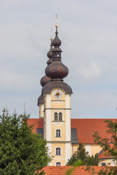 Εκκλησία - Πύργος — Φωτογραφία Αρχείου