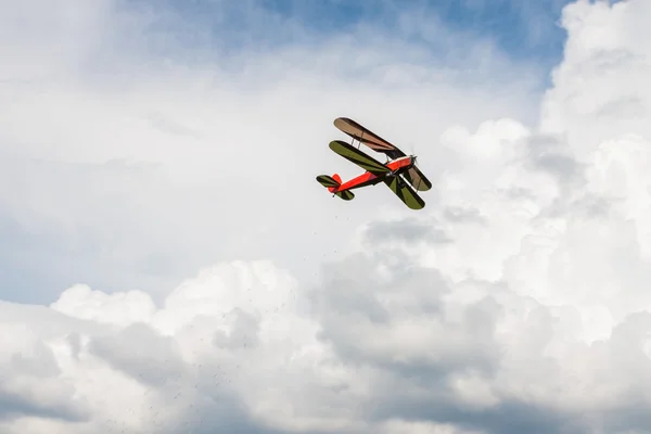 Dubbeldäckare - modell biplan - flygplan — Stockfoto