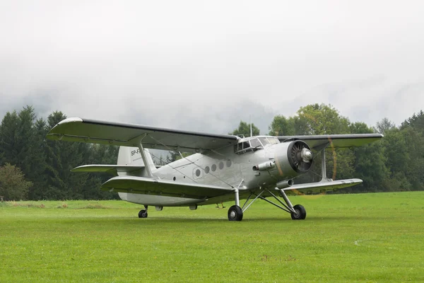 Doppeldecker - Modell Doppeldecker - Flugzeug — Stockfoto