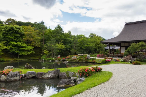 Havuzun Tenryu-ji Tapınağı: kyoto, Japan