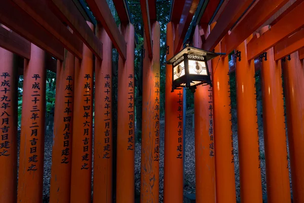 Ворота торії у Fushimi-Inari Shrine, Кіото, Японія — стокове фото