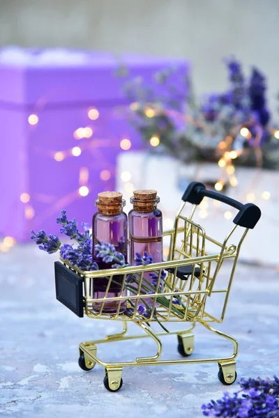 Lavendel Olja Och Lavendel Blommor Bokeh Bakgrund — Stockfoto