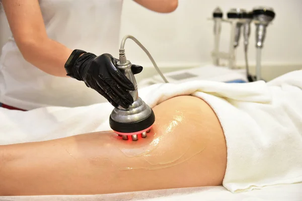 Napięcie Skóry Kosmetologia Sprzętu Ultradźwiękowa Kawitacja Ciała Leczenie Konturowe Antycellulitowe — Zdjęcie stockowe