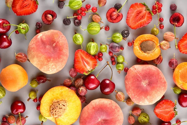 Frutas Diferentes Multicoloridas Fundo Cinza Lugar Para Texto — Fotografia de Stock