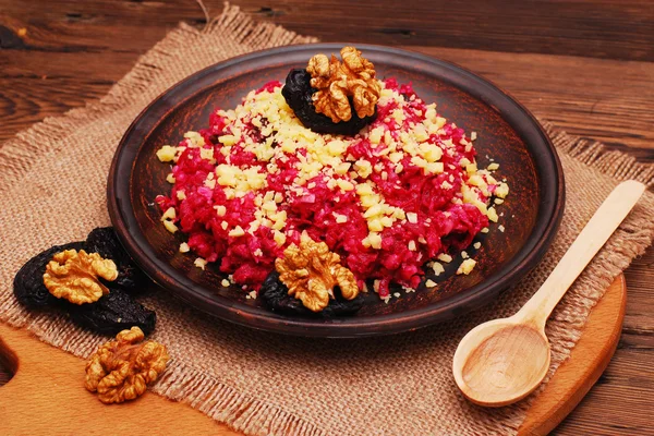 Vejetaryen pancar salatası