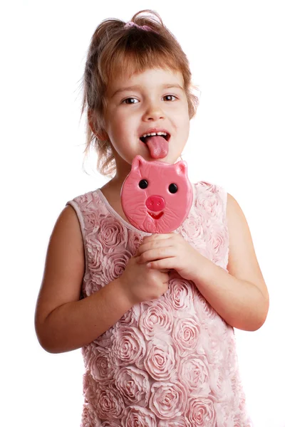 Niño divertido con una piruleta sobre un fondo aislado — Foto de Stock