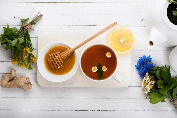 Set für Kräutertee. Hintergrund der Entgiftung. — Stockfoto