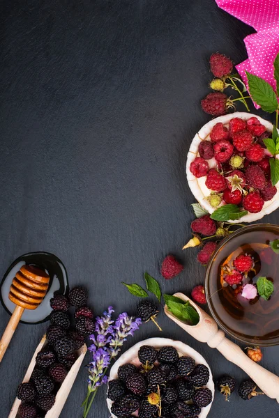 Cake with berries. Healthy sweets background. — Stock Fotó