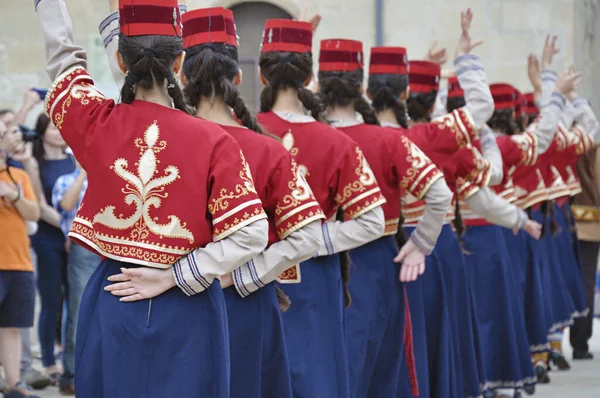Tanečníci Tančí Nosí Jeden Tradičních Krojů Arménie — Stock fotografie