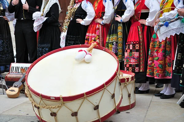 Portugisisk Folkloregrupp Poserar Med Sina Musikinstrument — Stockfoto