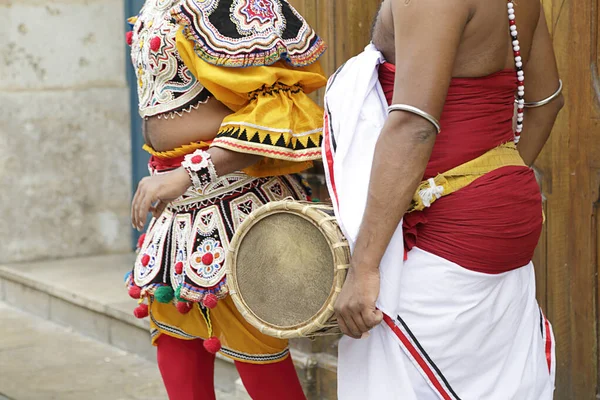 Dwóch Mężczyzn Tradycyjnym Stroju Ludowym Sri Lanki — Zdjęcie stockowe