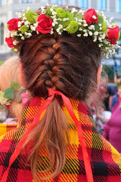 Jovem Mulher Traje Popular Tradicional Letão — Fotografia de Stock