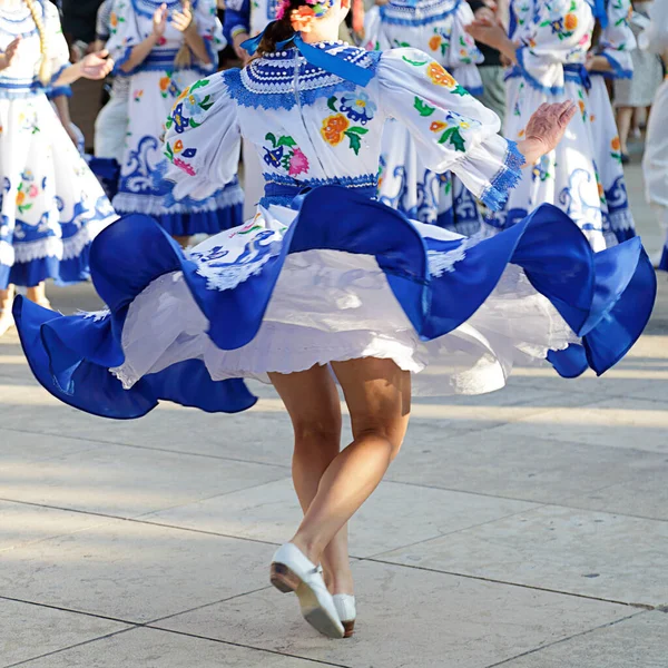 Mulher Dançando Vestindo Traje Popular Tradicional República Altai Rússia — Fotografia de Stock