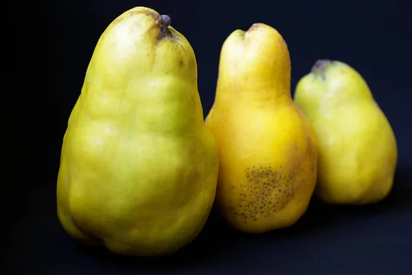 Fresh Quince Fruits Black Background — Stock Photo, Image