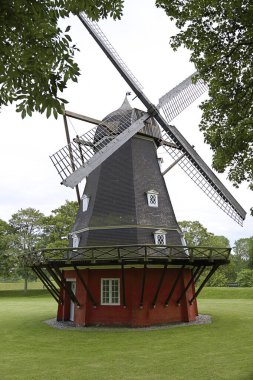Danimarka, Kopenhag 'daki Kastellet kalesinde kırmızı yel değirmeni