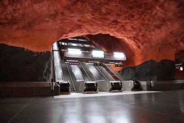 Stockholm, İsveç 'te bulunan Solna Centrum metro istasyonu