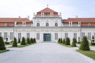 Viyana, Avusturya - 2 Eylül 2024: Aşağı Belvedere Sarayı ve Bahçe