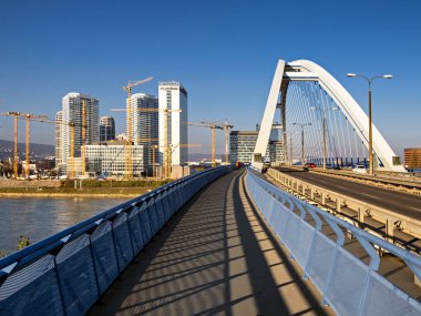 Apollo Köprüsü, Panorama Şehri, Eurovea 2, Tuna Nehri, Bratislava, Slovakya.