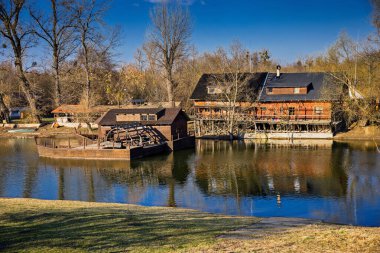 Kolarovo 'daki ahşap su değirmeni, Vah nehri, Slovakya.