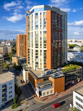 Petrzalka bölgesi, modern bina, Bratislava, Slovakya.